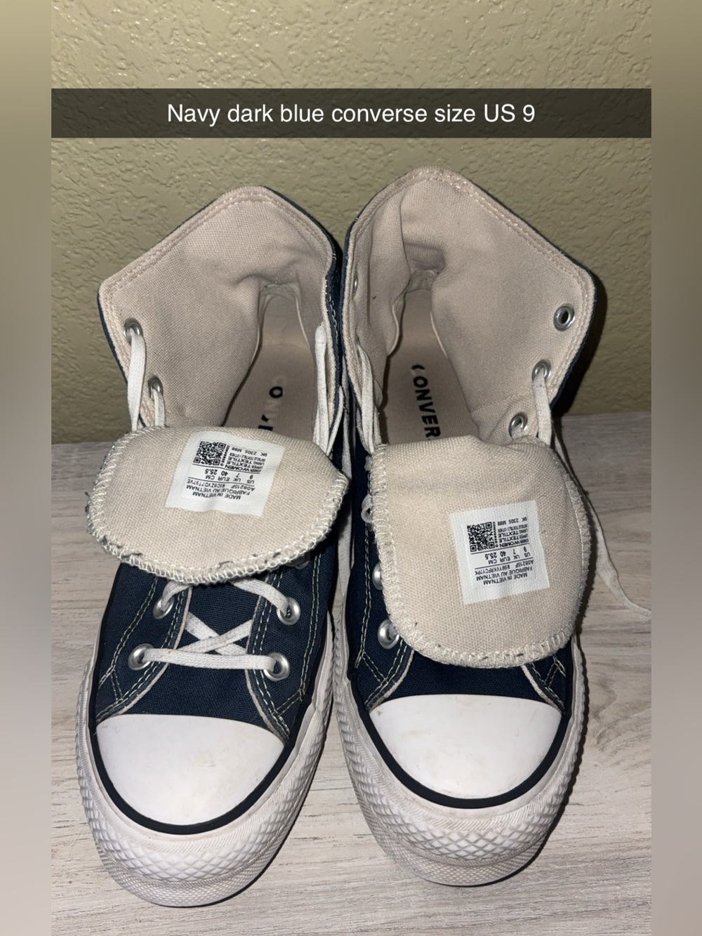 Women’s converse size 9 NAVY